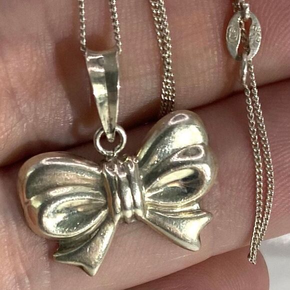 Akj Stunning Italian Sterling Silver Bow Pendant & 17” Sterling Chain - Picture 7 of 11